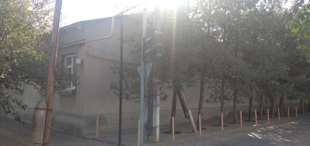 Srochno xovli sotiladi.xolati yaxshi.tarsavoyda joylashgan.kucha yuzid