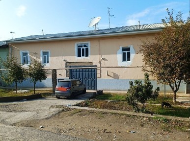 Srochno nazarbek.uchaska sotiladi 4 yarim sotix