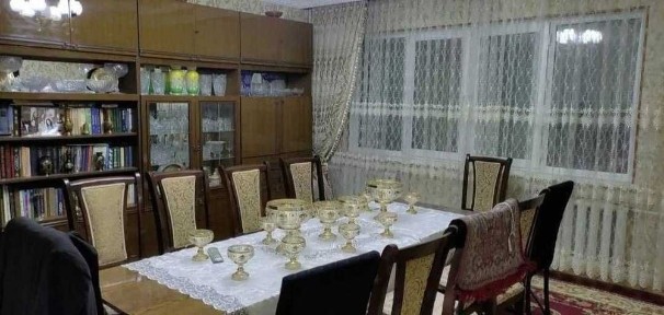 Мегапланет савдо комплекси ёнида жойлашган кўп қаватли квартира