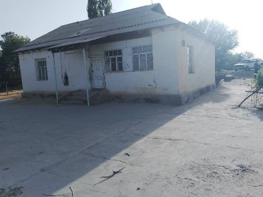 Denov tumani Vodiy maxallasida 6 xonadan iborat 14 sotokli uy sotiladi