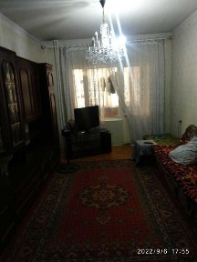 Трёхкомнатная квартира на Кара Су - 2, второй этаж, пятиэтажного дома.