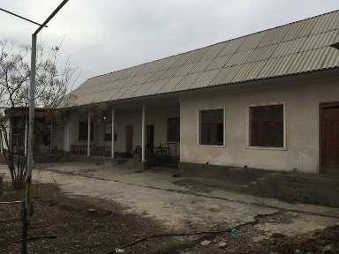 Xovli uy sotiladi srochna