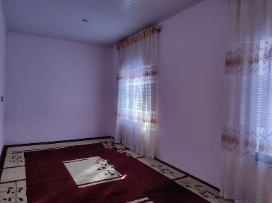Shoʻrchi shahri markazida hamma sharoitga ega hovli sotiladi