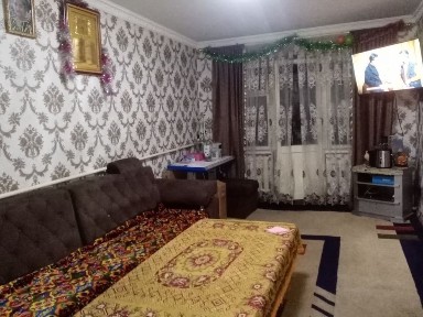 Barcha sharoiti bor ikki xonali uy sotilad. Uch xonali qilingan.