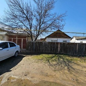 Большой двор (г. Сырдарья) меняю на квартиру в городе Ташкент