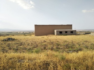 Uchastka sotiladi
