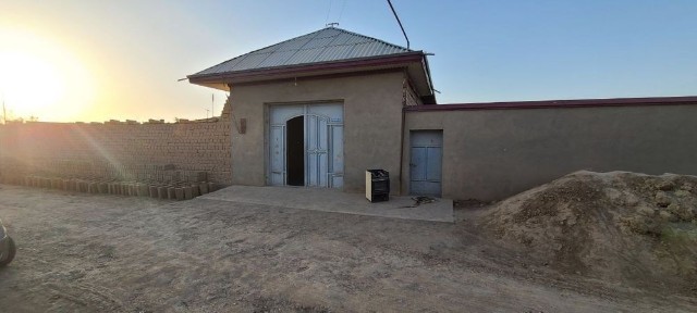 Hovli sotiladi.Hamma sharoitlari bor uy sotiladi. 5 xonali ichimlik