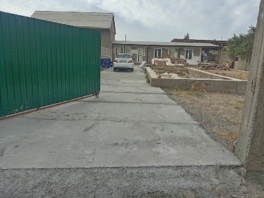 Yangiyolda uchastka sotiladi