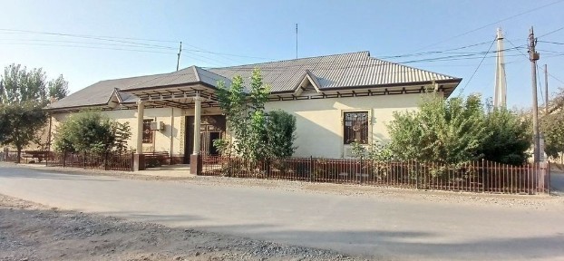 6 сотхли барча қулайликларга эга ховли сотилади. Манзил: Норин тумани