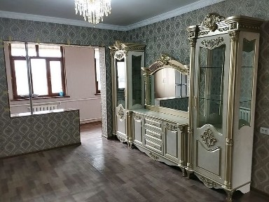 Продаётся 2 х. комнатная с Евроремонтом в 4 мк 4 этаж, переделанная в 3х