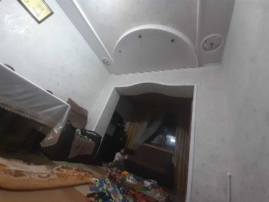 ПРОДАМ Свою 2-х ком. перед в 3-х. с меб кв. Юнусабад-18. 4\4. кирпич