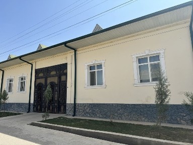 Кибрай Уй сотилади