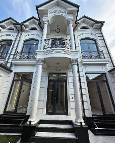 Uy xovli sotiladi 8 xona дом продается