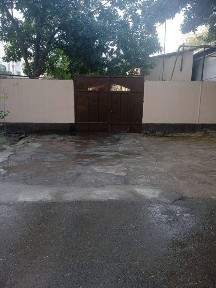 Uy sotiladi guliston shahar namuma mahlallasida 6 sotix xovlili uy