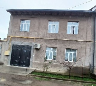Uy sotiladi 3.1 sotixga 2 etajli hovli СРОЧНО narxi kelishiladi