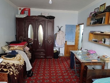 Продаётся трёхкомнатная квартира в центре города Джизак