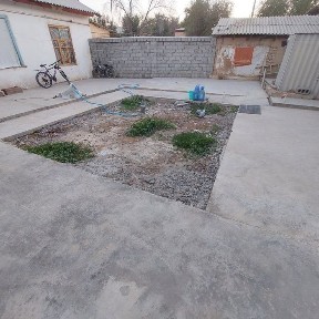 Уй сотилади 2. сутиг ховлиси бор