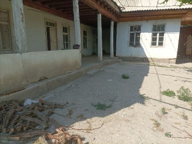 Ховли Уй жой сотилади. Хонкизда