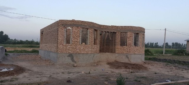 Ховли срочно сотилади