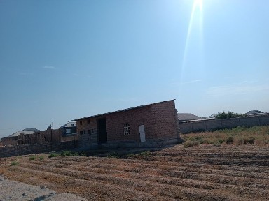 Qurulishi tugallanmagan uy sotiladi 6 sotix Oshxona,xojatxona,banya