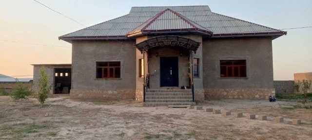 Уй сотилади ер майдони 40 сотих, сув, газ, тук бор