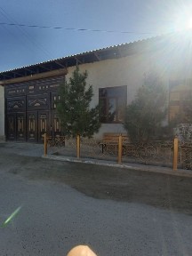 Qorako'l tumani Do'stlik m.f.y da joylashgan uy sotiladi