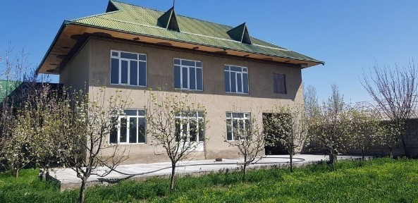 Uy sotiladi 2 etaj srochni 65.000$