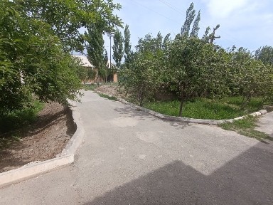Xonqada Madaniy yer mahallasida 1000 mkv hovli joy sotiladi.