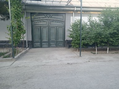 Хамма шароити бор уй сотилади. Тинч махалла 8 сотих