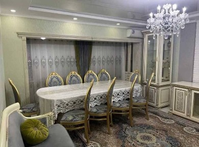 Продаётся 4/4/4 (переделанная в 3-х) на м. Ойбек, ул. Саид Барака