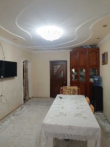 Яккасарой, Бобур, Театральный 2/2/5