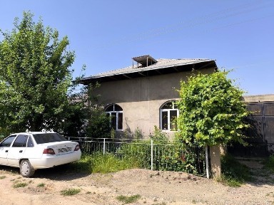 Uy sotiladi 8 sotix 12 hona suv svet bor uyni oʻzidaham Artezian bor