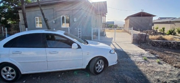 Фориш туман марказида уй сотилади