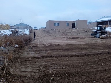 Уй сотилади. Кировда. 9 мактаб оркасинда. Зарафшон кучада