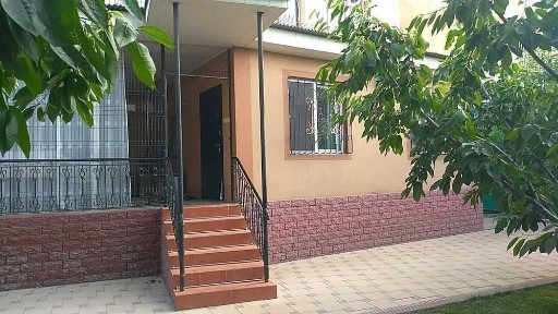 Юнусабад-9 квартал. 5-комнатная переделанная в 6 комнат. 5/1/5