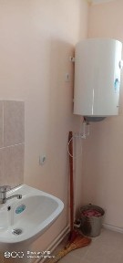 Ободда 2019 йил салинган 4 домда 3 этаж 3 хонали жой сатилади.