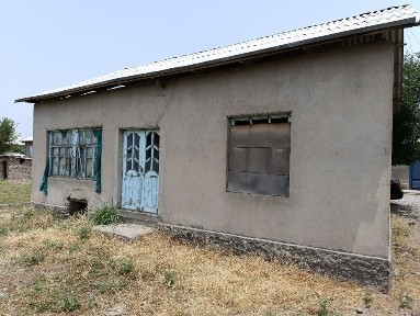 10 сотик йер сотилади уйи бор