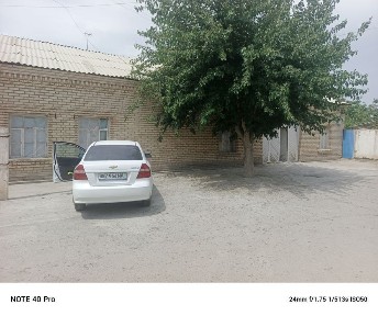 8 sotiqli xovli sotiladi