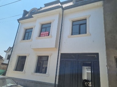 Uy sotiladi. Uy tagi toliq podval va mansadayam bor balandligi 4 metr