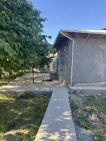 Yer uchaska hovli mol boqishqa sharoyit bor