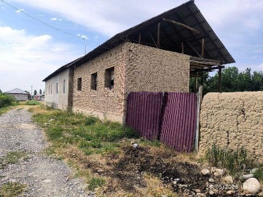 Ховли уй участка сотилади