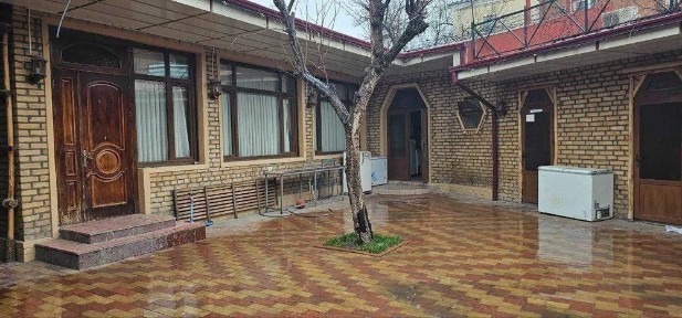 Кафе Сюрприз. 5,6 сот. Ул. Олмачи 14. Рядом Бек. Боло Ховуз. У Бабушки