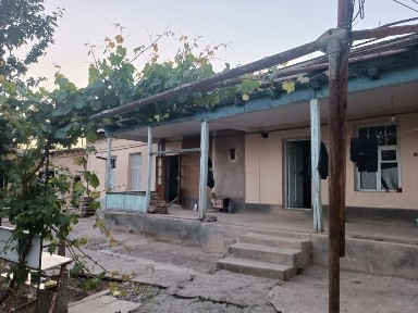 Qibray tumanida hovli sotiladi