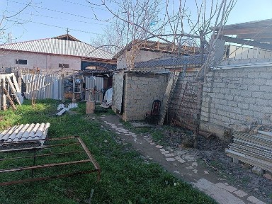 Продается дом. 4.1.сотки. На участке 2-дома, по 2- комнаты. Ориентир