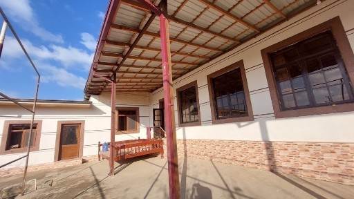 Кармана туман Кумушкон махалласида 16 сотх ховли сотилади