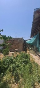 Курулиши тугалланмаган каропка шаклдаги ховли