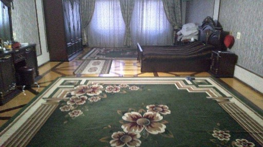 Сергели, Юкори Дархон махалла. 7.74 сотихда 5 хонали уй сотаман.