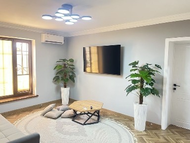 2 х комнатная квартира на 2 этаже. 46- школа. Престижный район.