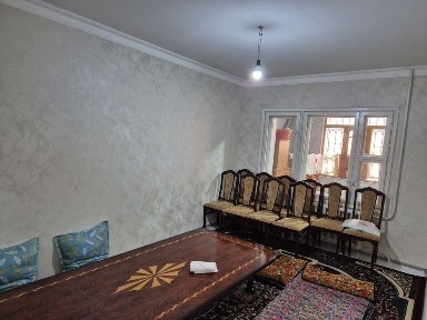 Sergeli 7 3- metro oldida.