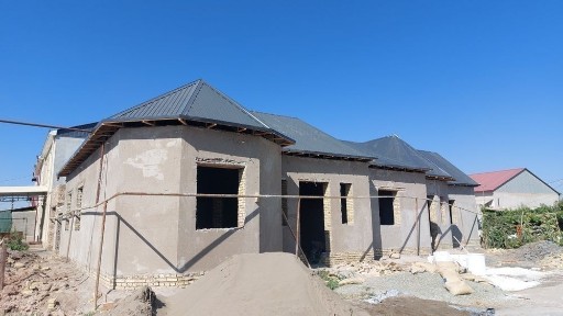 Урганч шахрида 160 м2 янги курилган 1 каватли уй сотилади.
